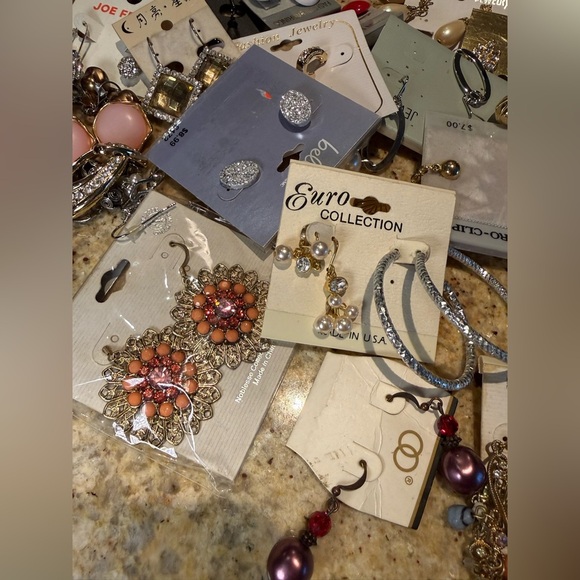 Variety of vintage costume jewelry - Earrings - Picture 11 of 16